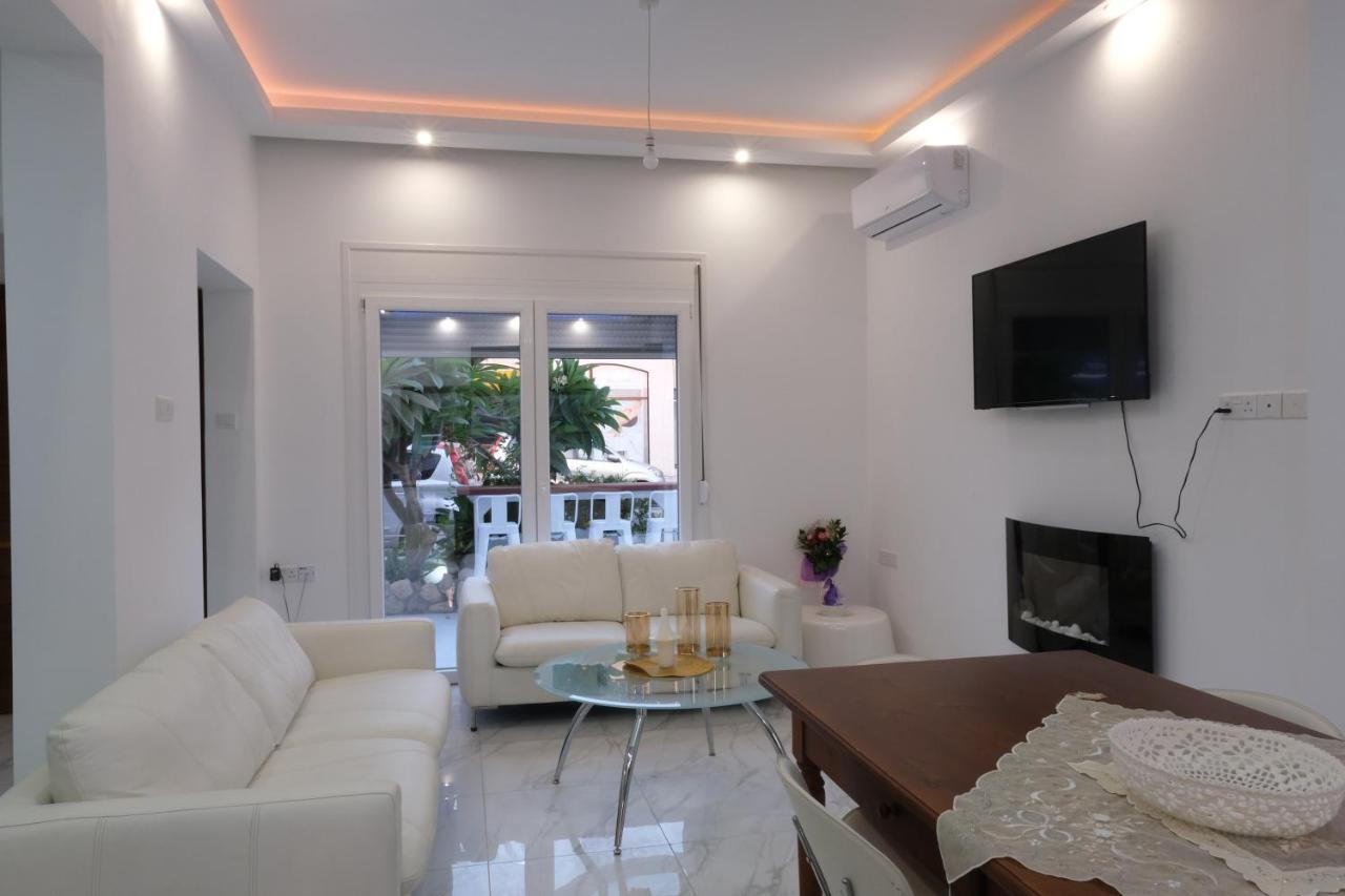 Apartamento Luxury Fani House Next To Harbor Area With Jacuzzi Paphos Exterior foto